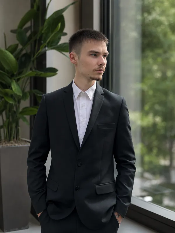Rihards, Kanor Management sludinājumu un fotogrāfijas atbildīgais